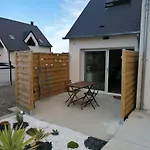 Apartman Les Pommiers Duplex Cosy Confort Mitoyen D'une Maison Neuve Avec Terrasse Entree Independante Parking 5 Mn De Bayeux Et 10 Mn Du Debarquement