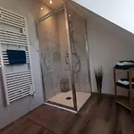 Les Pommiers Duplex Cosy Confort Mitoyen D'une Maison Neuve Avec Terrasse Entree Independante Parking 5 Mn De Bayeux Et 10 Mn Du Debarquement