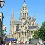 Les Pommiers Duplex Cosy Confort Mitoyen D'une Maison Neuve Avec Terrasse Entree Independante Parking 5 Mn De Bayeux Et 10 Mn Du Debarquement