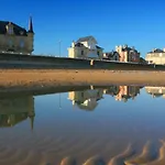 Les Pommiers Duplex Cosy Confort Mitoyen D'une Maison Neuve Avec Terrasse Entree Independante Parking 5 Mn De Bayeux Et 10 Mn Du Debarquement شقة Sommervieu