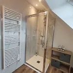 Les Pommiers Duplex Cosy Confort Mitoyen D'une Maison Neuve Avec Terrasse Entree Independante Parking 5 Mn De Bayeux Et 10 Mn Du Debarquement شقة Sommervieu