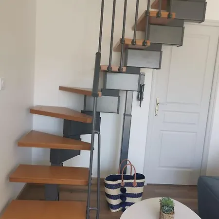 Apartment Duplex Cosy: Bayeux Getaway With Terrace