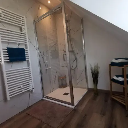 Les Pommiers Duplex Cosy Confort Mitoyen D'une Maison Neuve Avec Terrasse Entree Independante Parking 5 Mn De Bayeux Et 10 Mn Du Debarquement