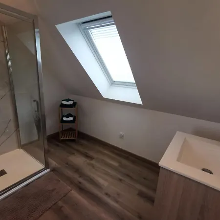 Les Pommiers Duplex Cosy Confort Mitoyen D'une Maison Neuve Avec Terrasse Entree Independante Parking 5 Mn De Bayeux Et 10 Mn Du Debarquement Appartement