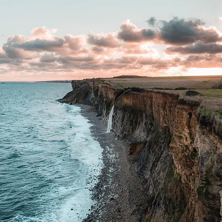 Les Pommiers Duplex Cosy Confort Dans Maison Neuve Avec Terrasse Entree Independante Parking 5 Mn De Bayeux Et 10 Mn Du Debarquement شقة *
