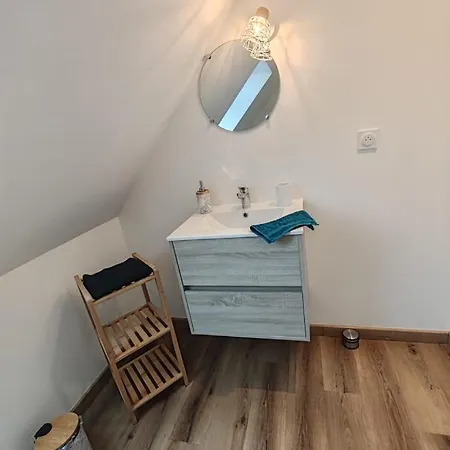 Les Pommiers Duplex Cosy Confort Mitoyen D'une Maison Neuve Avec Terrasse Entree Independante Parking 5 Mn De Bayeux Et 10 Mn Du Debarquement Appartement *