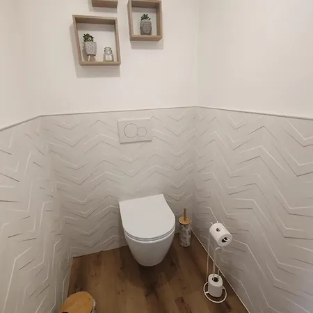 Les Pommiers Duplex Cosy Confort Mitoyen D'une Maison Neuve Avec Terrasse Entree Independante Parking 5 Mn De Bayeux Et 10 Mn Du Debarquement * Sommervieu