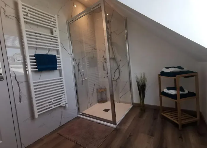 Les Pommiers Duplex Cosy Confort Mitoyen D'une Maison Neuve Avec Terrasse Entree Independante Parking 5 Mn De Bayeux Et 10 Mn Du Debarquement