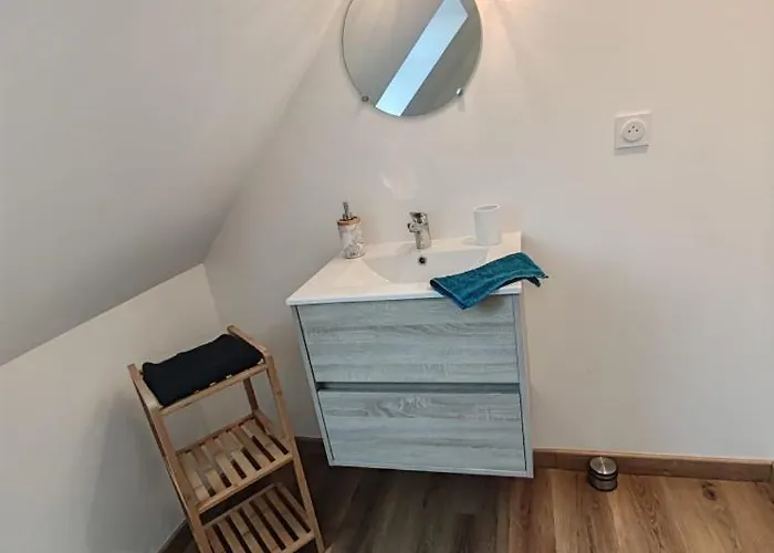Les Pommiers Duplex Cosy Confort Mitoyen D'une Maison Neuve Avec Terrasse Entree Independante Parking 5 Mn De Bayeux Et 10 Mn Du Debarquement Διαμέρισμα *