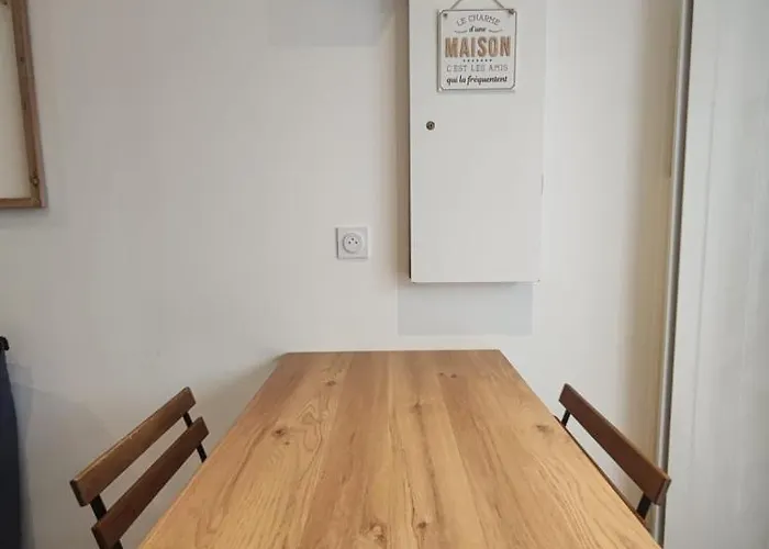 Les Pommiers Duplex Cosy Confort Mitoyen D'une Maison Neuve Avec Terrasse Entree Independante Parking 5 Mn De Bayeux Et 10 Mn Du Debarquement *